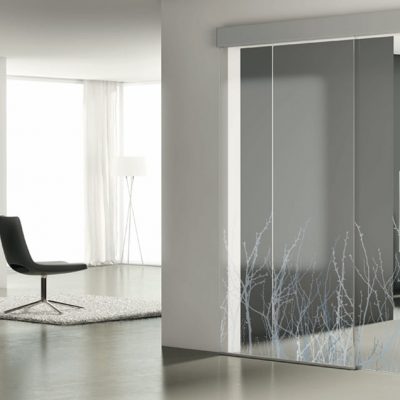 Foto 1 de puerta corredera de la marca Profiltek, modelo Luxor, en cristalería JCD de Madrid
