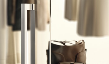 Foto 5 de puerta corredera de la marca Profiltek, modelo Luxor, en cristalería JCD de Madrid