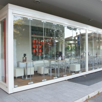 Foto 1 de cerramiento de la marca Saheco, modelo Plicat Glass, en cristalería JCD de Madrid