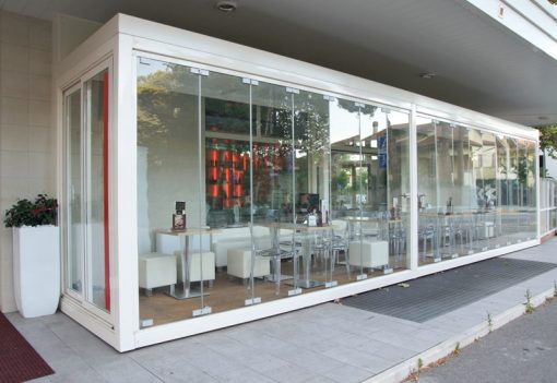 Foto 1 de cerramiento de la marca Saheco, modelo Plicat Glass, en cristalería JCD de Madrid